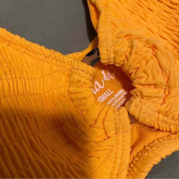 Bikini - Picture 4 of 8